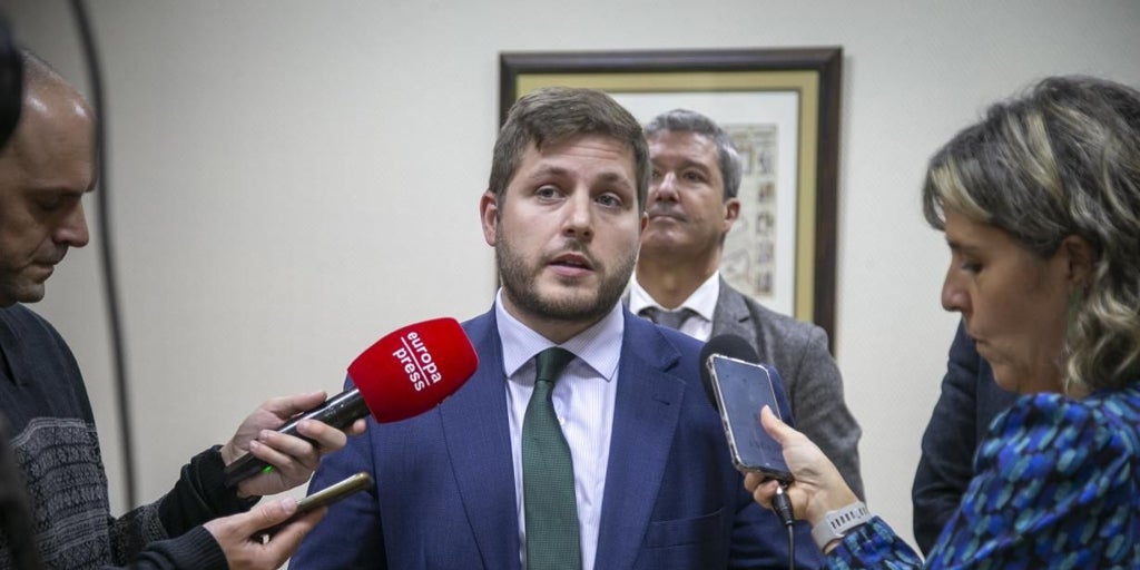 El Gobierno de Castilla-La Mancha propone asumir la tramitación administrativa del carnet de camión para reducir el tiempo de espera