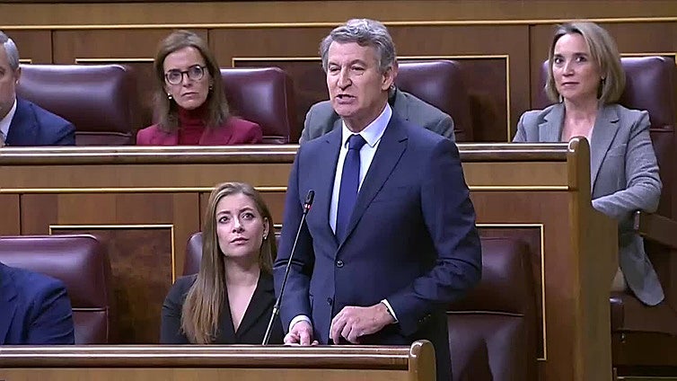 Feijóo acusa a Sánchez de aprender sobre feminismo en los prostíbulos