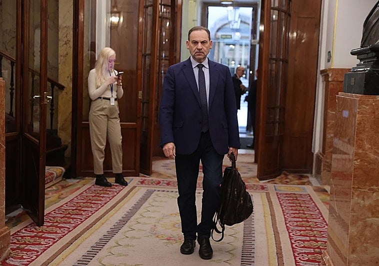 Ábalos se aferra al escaño tras la confirmación de su procesamiento y pide votar en las sesiones de esta semana