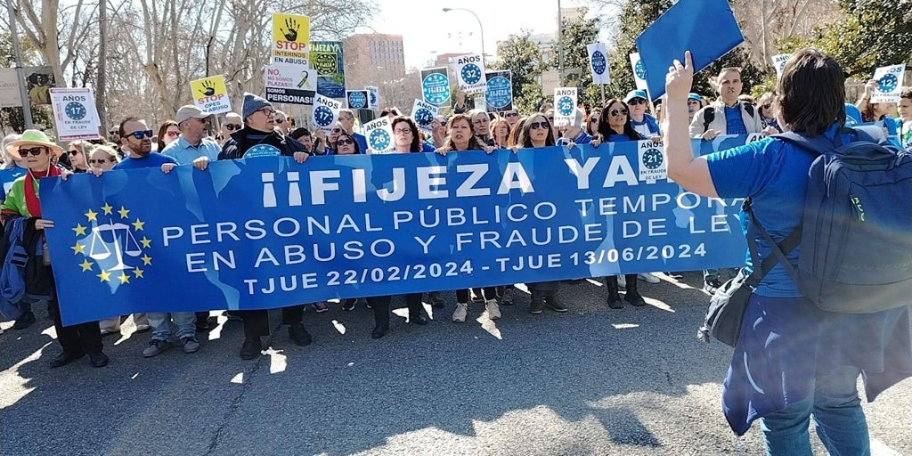 Casi 140.000 interinos temporales andaluces claman contra el Gobierno por el «despido masivo de empleados públicos»