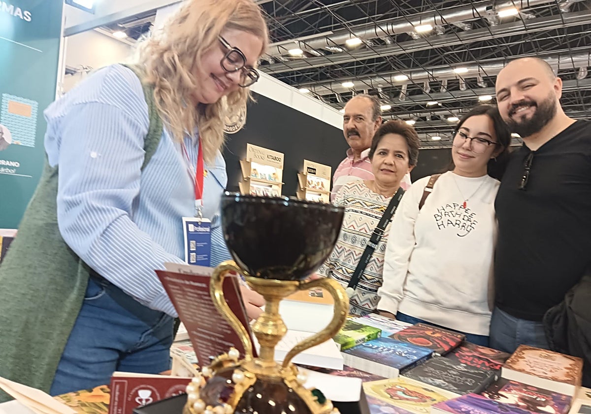 Visitantes en la Feria Internacional del Libro de Guadalajara (FIL)