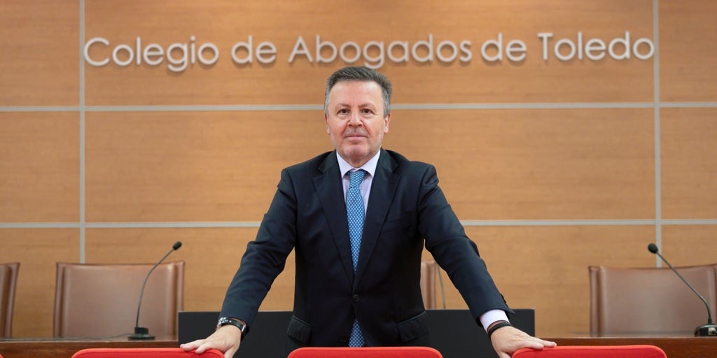 Ángel Cervantes, presidente del Consejo Regional de la Abogacía: «En justicia las autonomías que dependen del Estado son el patito feo, como la región»