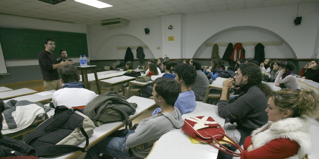 Andalucía es la segunda comunidad que más estudiantes de grado y máster atrae a sus universidades