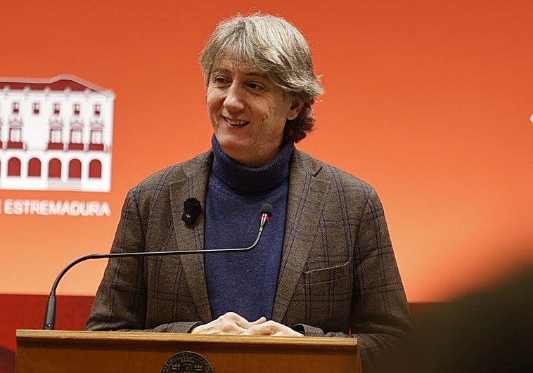 El líder del PSOE de Castilla y León marca distancias con Sánchez: «Hay que centrar el marco en lo que aquí nos jugamos»