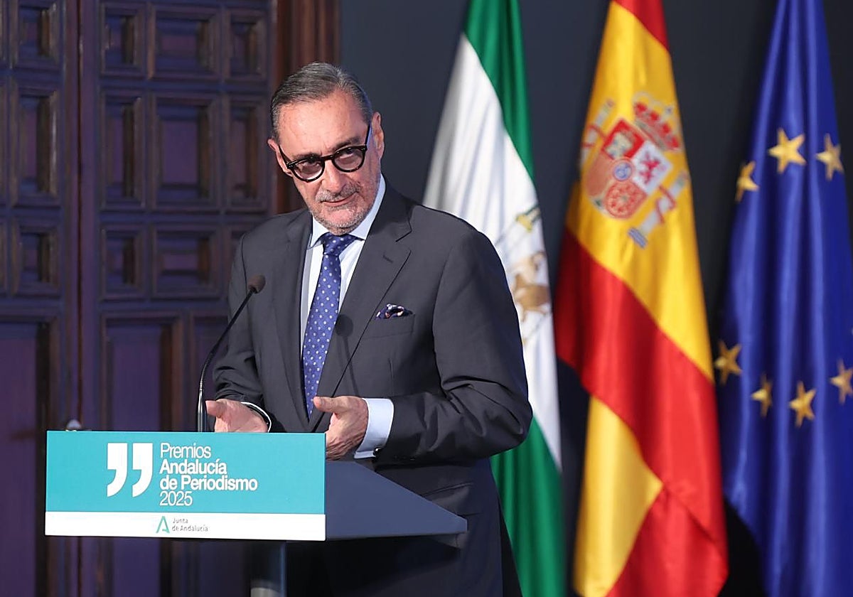 Carlos Herrera recibe el premio Andalucía de Periodismo a la