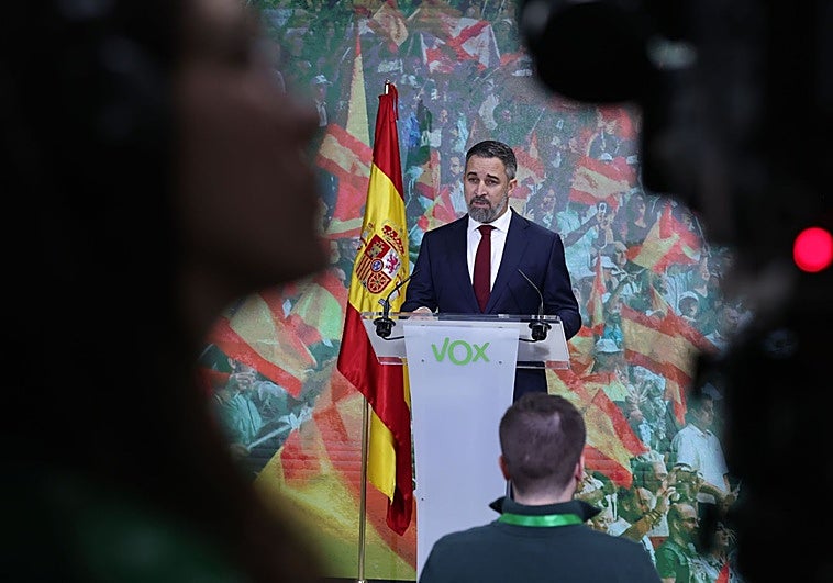 Abascal presiona a Guardiola para que elija entre gobernar con «socialistas», «comunistas» o con Vox