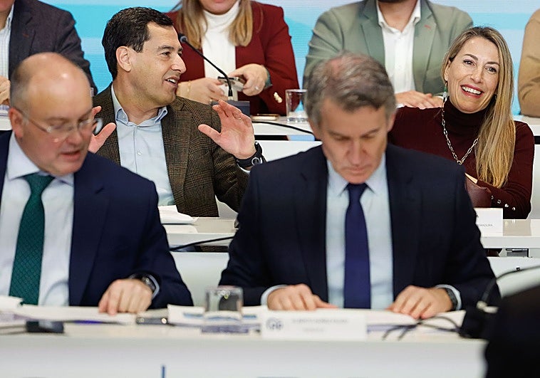 Juanma Moreno aspira a lograr una «mayoría sufiente» en Andalucía pese al «crecimiento de Vox»