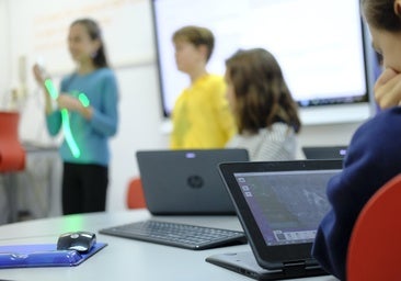 Córdoba se sitúa a la cola en TIC: solo el 75% de los hogares cuenta con ordenador