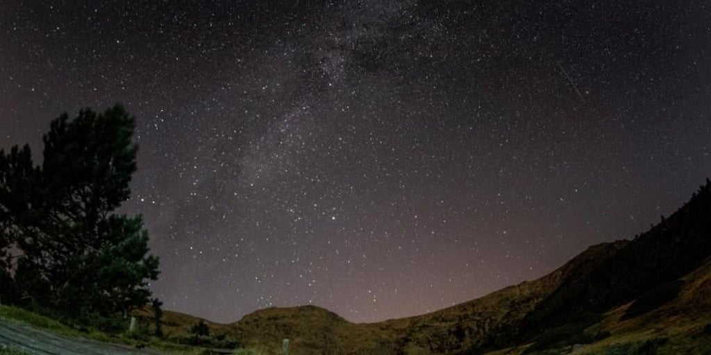 La Sierra Oeste potencia el astroturismo con mesas estelares en sus miradores