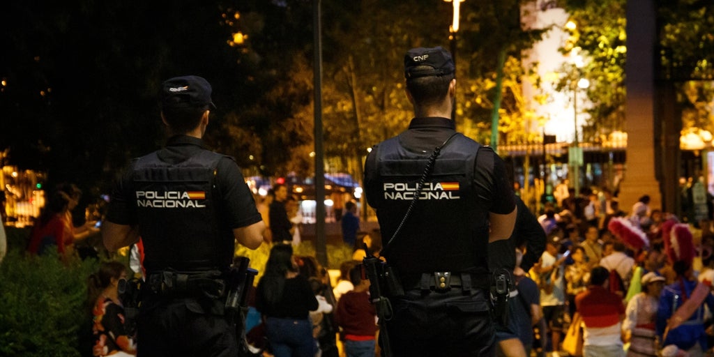 Detenido un hombre tras amenazar y retener a su madre en Carabanchel y atacar a los agentes con cuchillos