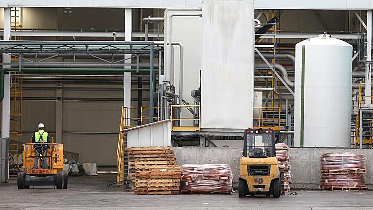 Workers at the Cunext factory, copper giant in Cordoba