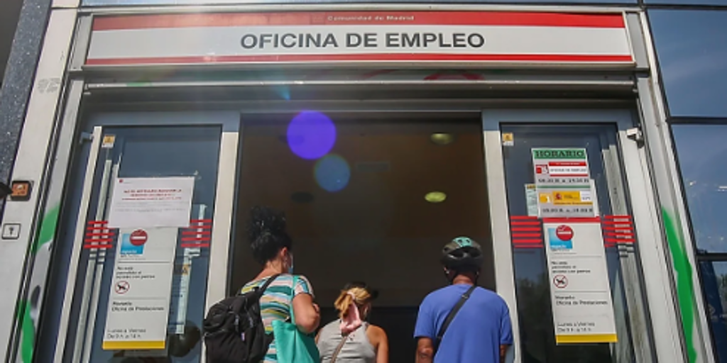 El paro bajó en 10.051 personas en 2025, un 6,4%