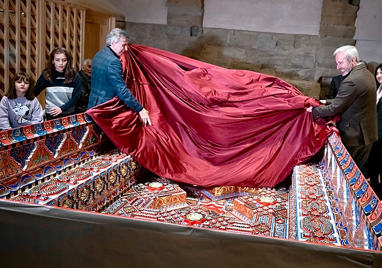 Azcón recurre a Sijena como talismán para el 8-F: «Dentro de muy poco las pinturas murales estarán donde les corresponde»