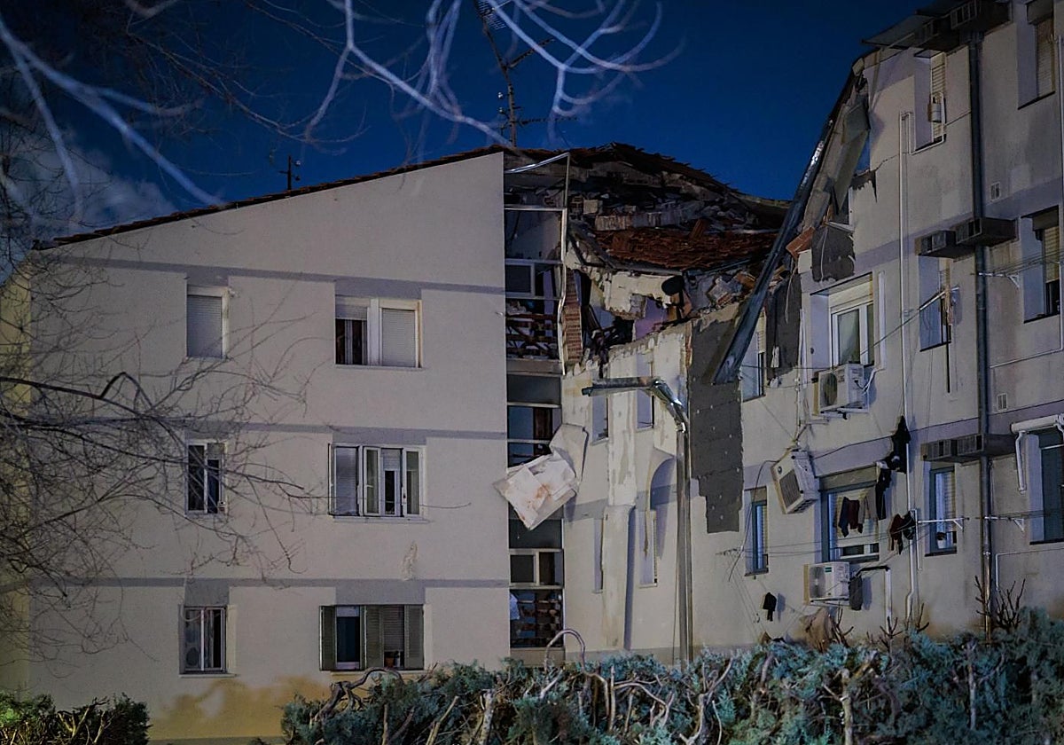 El edificio de la calle de Azcoitia afectado por la explosión de gas este viernes