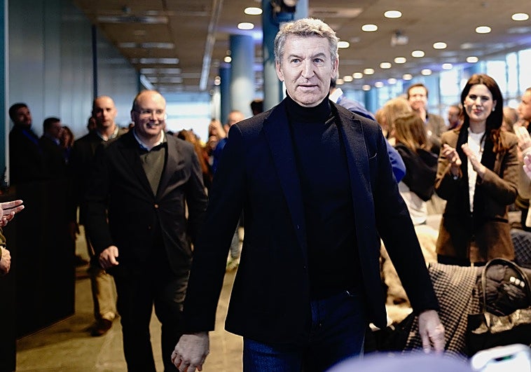 Feijoo plantea una reforma legal para acabar con el blindaje de Sánchez si le imputan