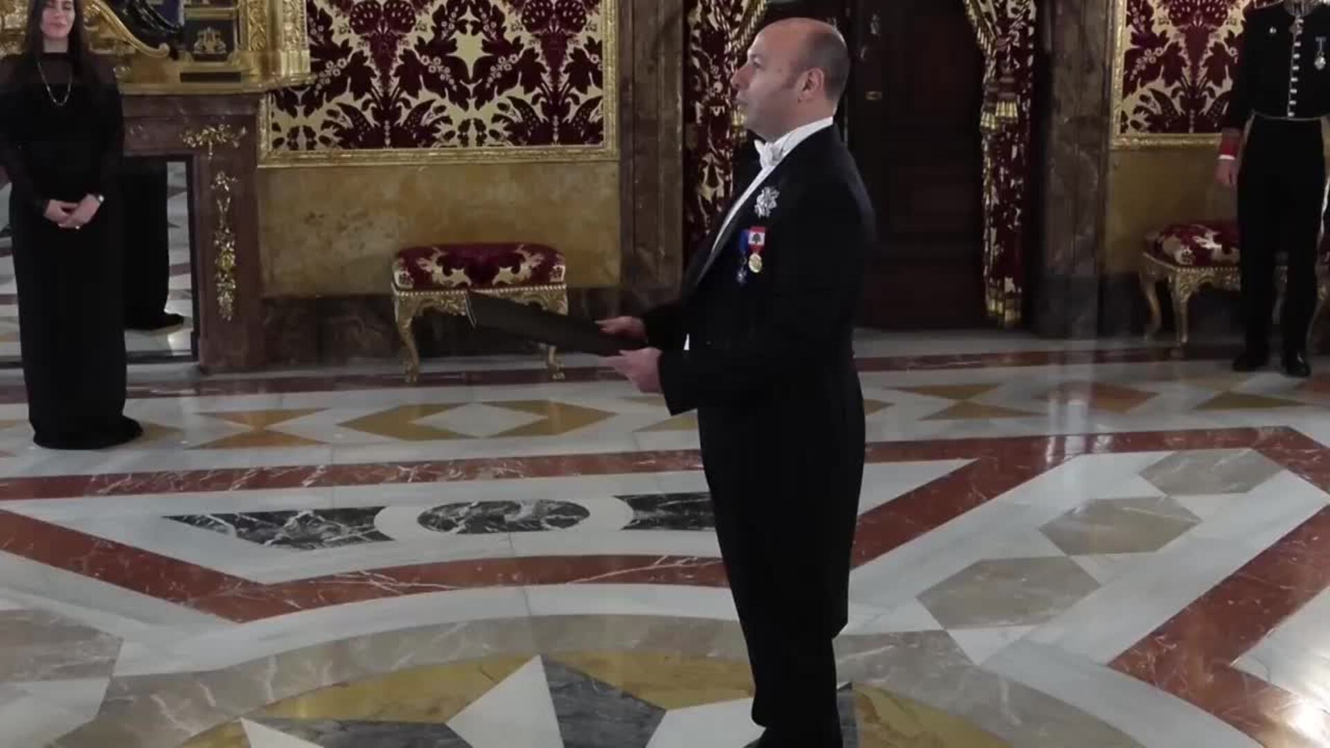 Felipe VI recibe las cartas credenciales de la nueva embajadora de El ...