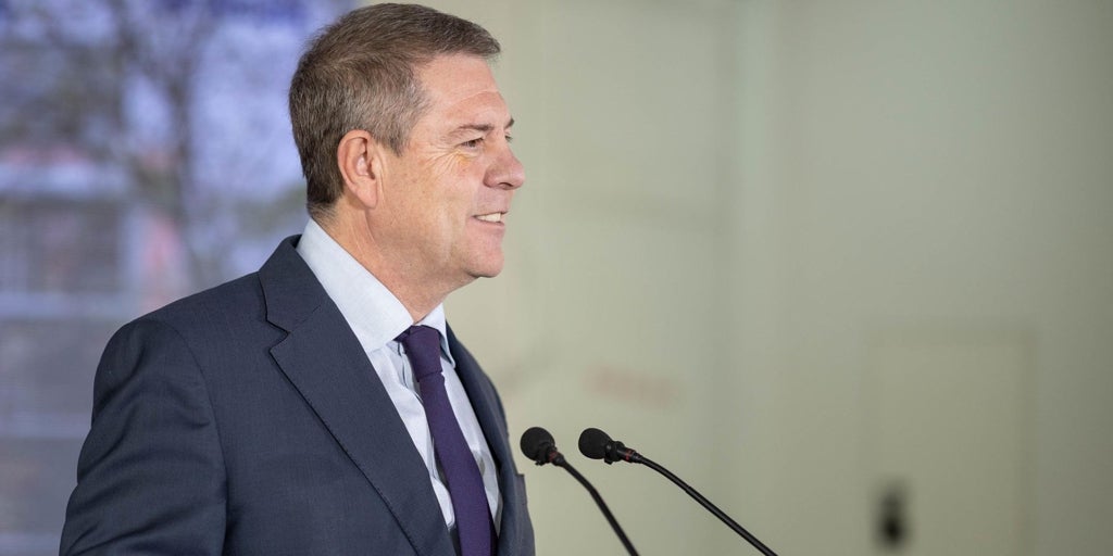 El presidente afirma que en Castilla-La Mancha «estamos haciendo algo tan sencillo y tan difícil hoy en España como es cumplir»