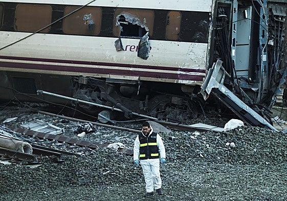 Investigan si la vía reventó por una pieza que arrastraba el tren Iryo e hizo palanca en el descarrilamiento de Adamuz