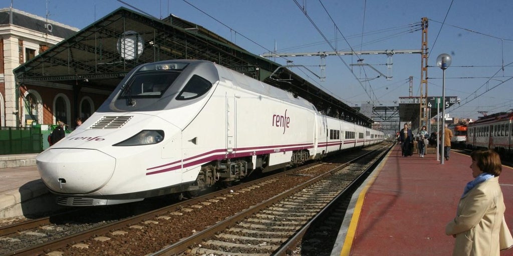 Adif reduce a 60 kilómetros por hora un tramo de la línea del AVE entre Madrid y Valladolid