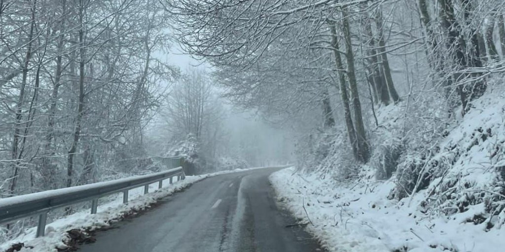 La nieve obliga a cortar 15 kilómetros de carretera entre Navamorcuende y El Real de San Vicente