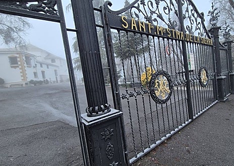 Imagem Secundária 1 – Algumas imagens enviadas nas redes sociais do Santuário da Virgem da Serra na madrugada deste sábado.