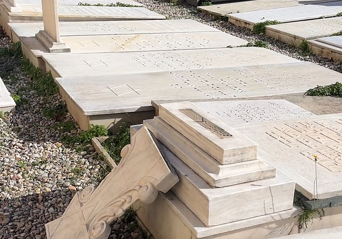 Aspecto de una de las tumbas del cementerio judío de Les Corts de Barcelona