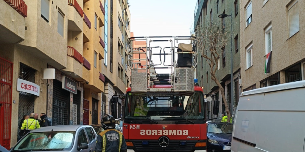 Incendio mortal en Tenerife: un fallecido y varios evacuados en La Laguna
