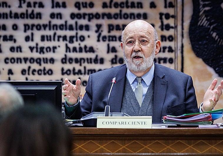 Los trece 'pescozones' a Tezanos de los expertos de la Comisión de Investigación del CIS