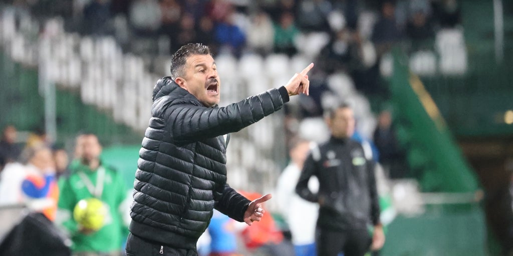 Iván Ania sobre la plantilla del Córdoba CF: «Si no hubiera ningún movimiento más, estoy contento con lo que tengo»