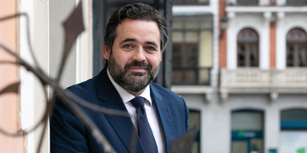 Paco Núñez, líder del PP en la región: «Quien no quiere dar la cara en las Cortes es porque algo esconde»