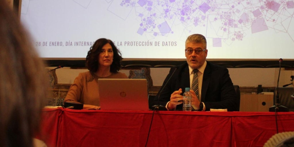 La Junta y la UCLM abordan la puesta en marcha de la cátedra institucional de  Inteligencia del Dato 