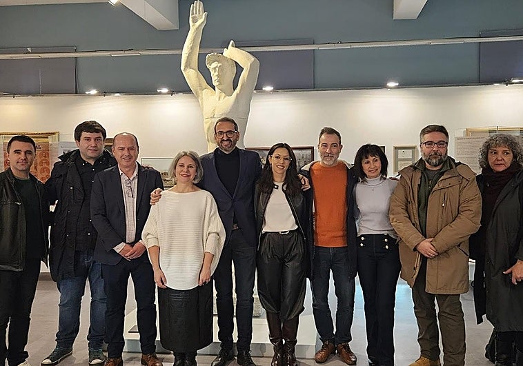 Gutiérrez (PSOE) reta a los alcaldes del PP en la región «a bajar impuestos en vivienda como hará Page»