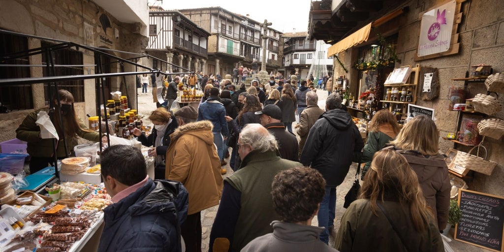 Los fuegos del verano condicionan el turismo rural de 2025 en Castilla y León, pero mantiene el liderazgo
