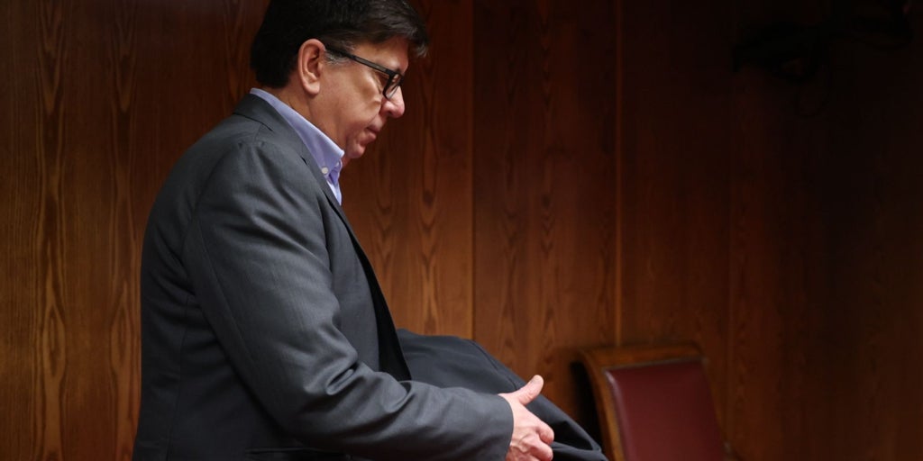 Salazar niega el acoso sexual a sus compañeras y dice que se retiró de la política por su familia