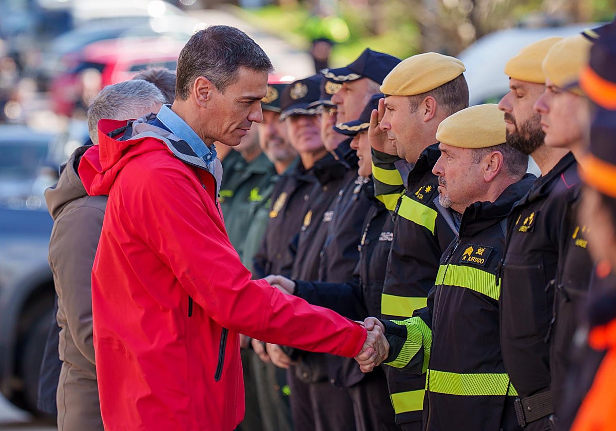 Sánchez se blinda para visitar un bastión socialista y evita la 'zona cero'  de la borrasca en Andalucía