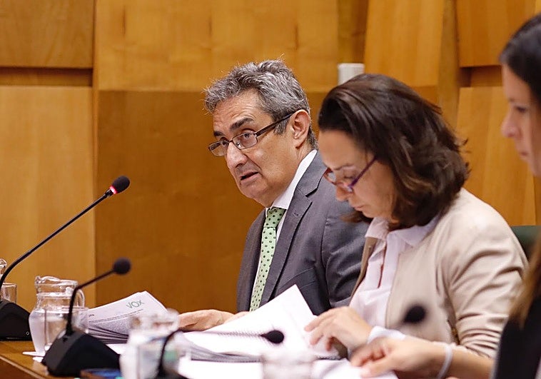 Dimite por sorpresa el portavoz de Vox en Zaragoza, en pleno debate sobre los presupuestos municipales y tras el subidón autonómico