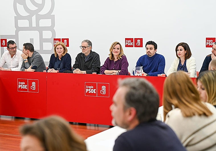 El PSOE Aragón cierra filas con Alegría: «Azcón estaba pensando solo en su carrera madrileña  y ha fracasado»