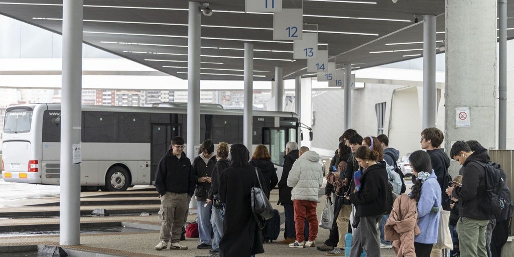 Sin acuerdo en el sector coruñés de los autobuses a 24 horas de una huelga indefinida