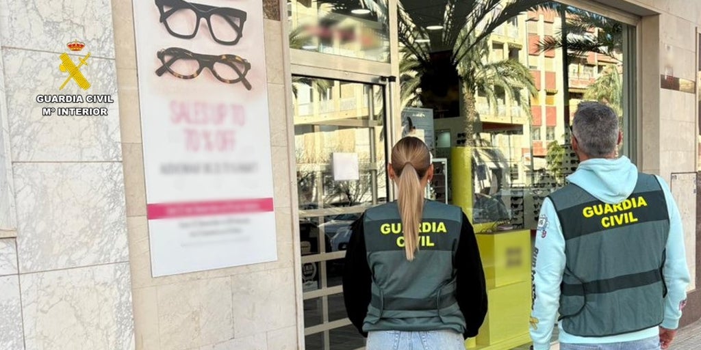 Asaltan con violencia una óptica de Elche para robar ocho pares de gafas