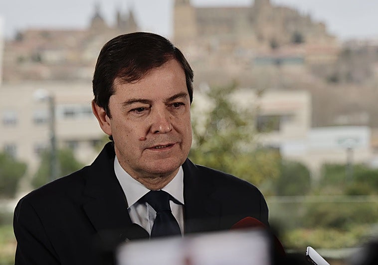 Mañueco felicita a Azcón por la «victoria» del PP en Aragón y asegura que «el sanchismo se hunde»