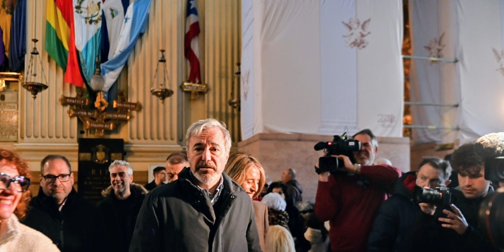 Azcón, que se mensajea ya con Vox, reivindica «la política adulta» para alcanzar  «acuerdos» en lo que les «une»