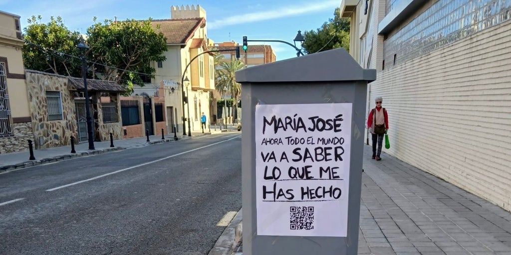 Sancionan a Compromís por colocar carteles contra Catalá: «Ensucian la ciudad de Valencia»