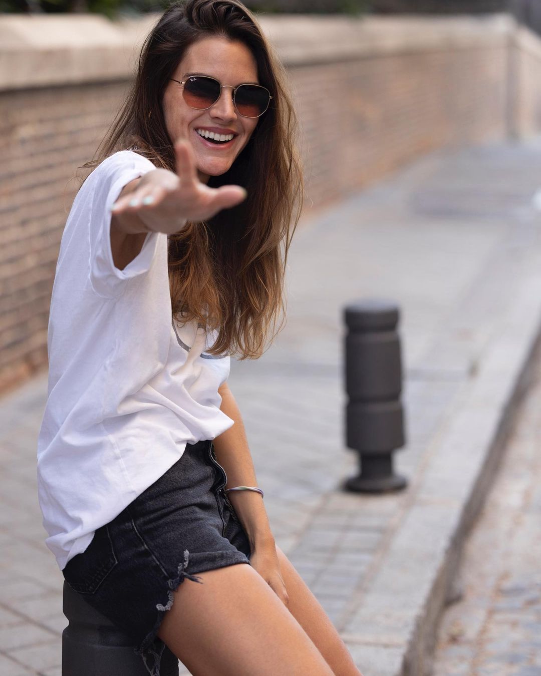 El castaño es el color de pelo de Amaia Salamanca, un tono que ha sido tendencia en 2022, y al que se han sumado muchas  famosas . La actriz lo ha llevado durante algunos meses.