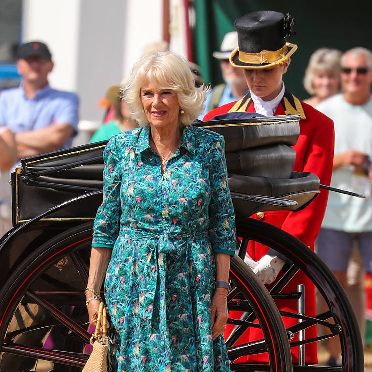 El vestido de Camilla resta años y es perfecto para el verano