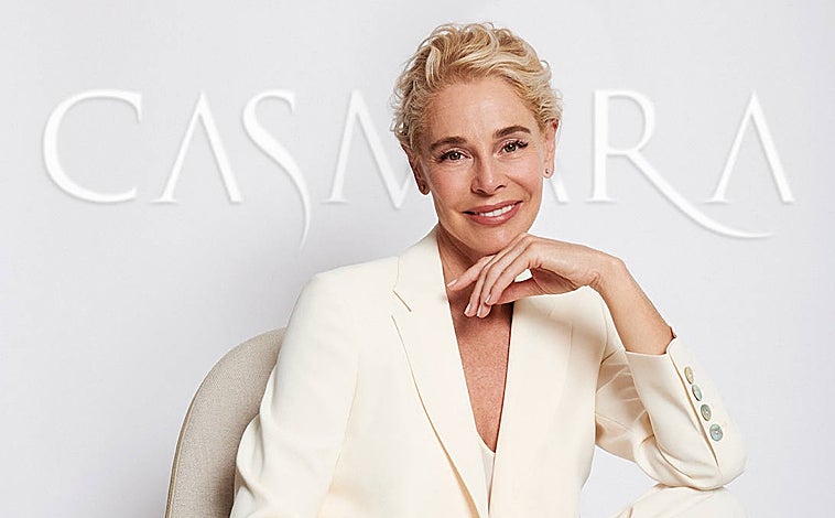 Imagen principal - La actriz cuida su rostro con algunos de los productos de Casmara, firma de la que es embajadora, en concreto, suele utilizar la mascarilla Hyaluronic (5,50 €) y la crema nutritiva Q10 Rescue (72,45 €). Además, Belén combina los cuidados en casa con sus visitas a centros de belleza. En la imagen, el Instituto de Salud y Belleza, clínica holistica By Casmara en el centro de Valencia.