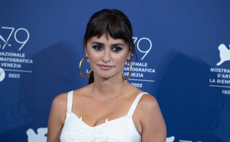 El cambio de look de Penélope Cruz: flequillo y coleta XL