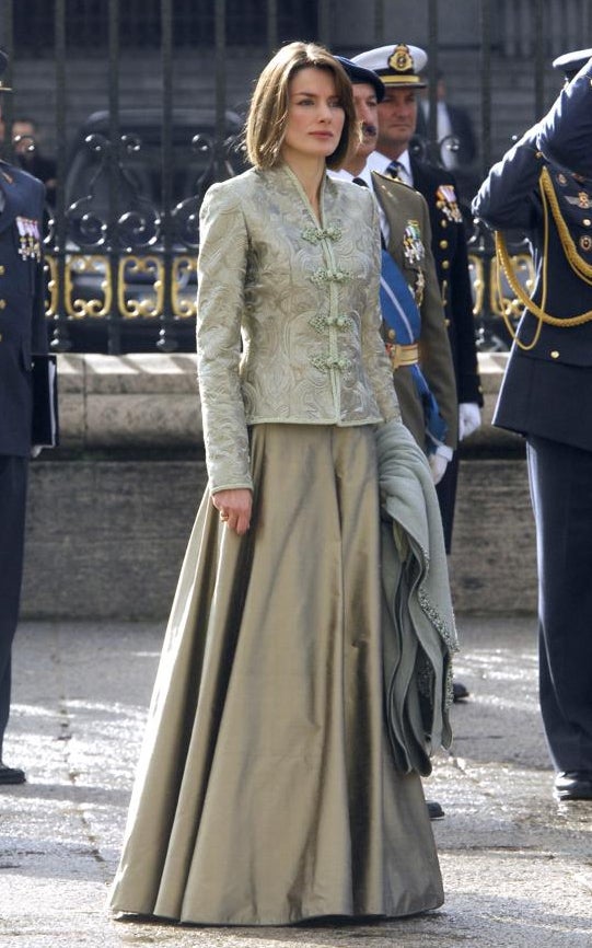 En la celebración de la Pascua Militar de 2008 doña Letizia sorprendía con una melena más corta, un corte de pelo 'bob'.