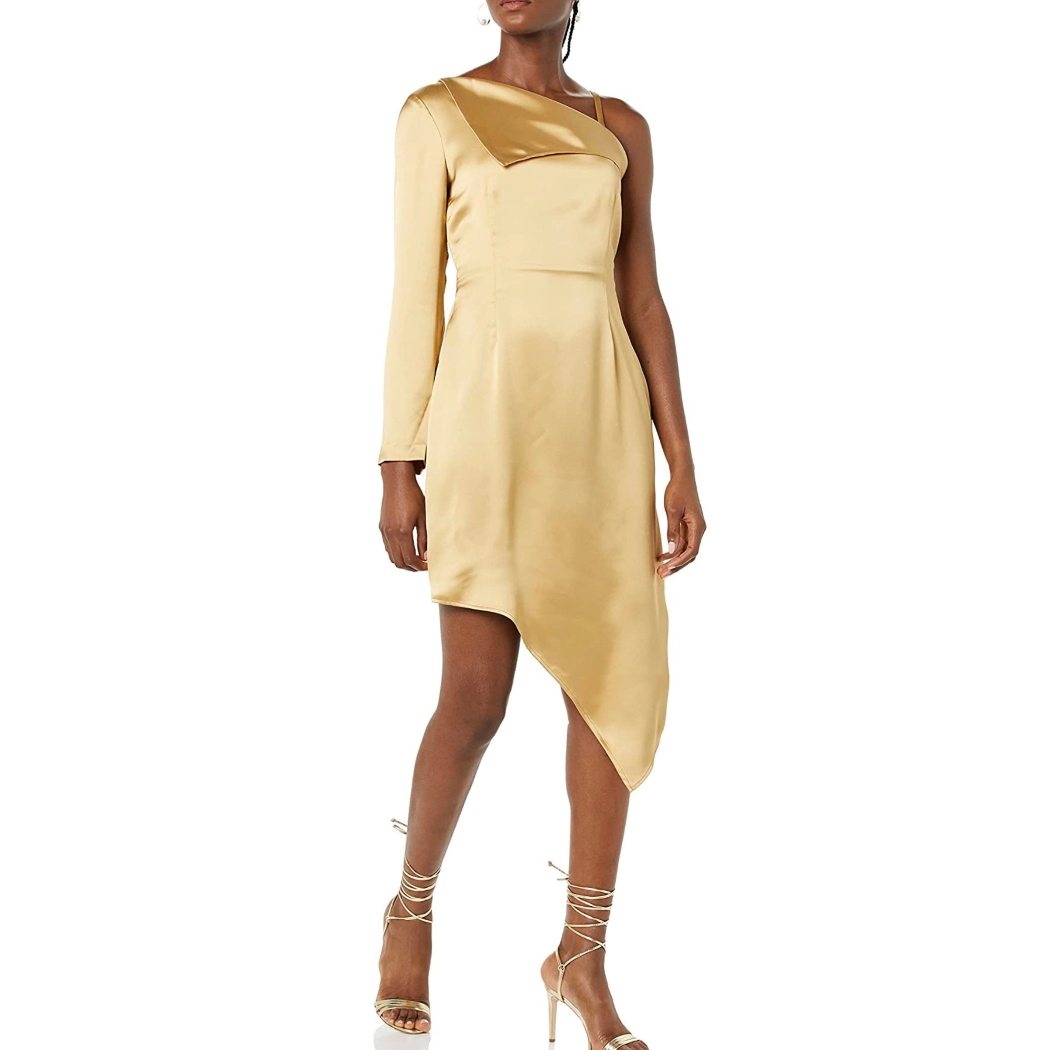 Vestido asimétrico en color dorado disponible en Amazon Fashion: 69,90 euros.