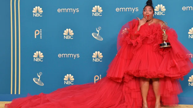 Premios Emmy 2022: Lizzo conquista la alfombra roja con su espectacular  vestido