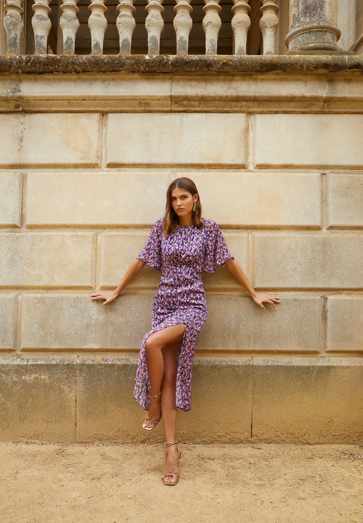 La nueva colección de Scalpers esconde diseños perfectos para los eventos de otoño, como este vestido midi con espalda descubierta por 99,90 euros.